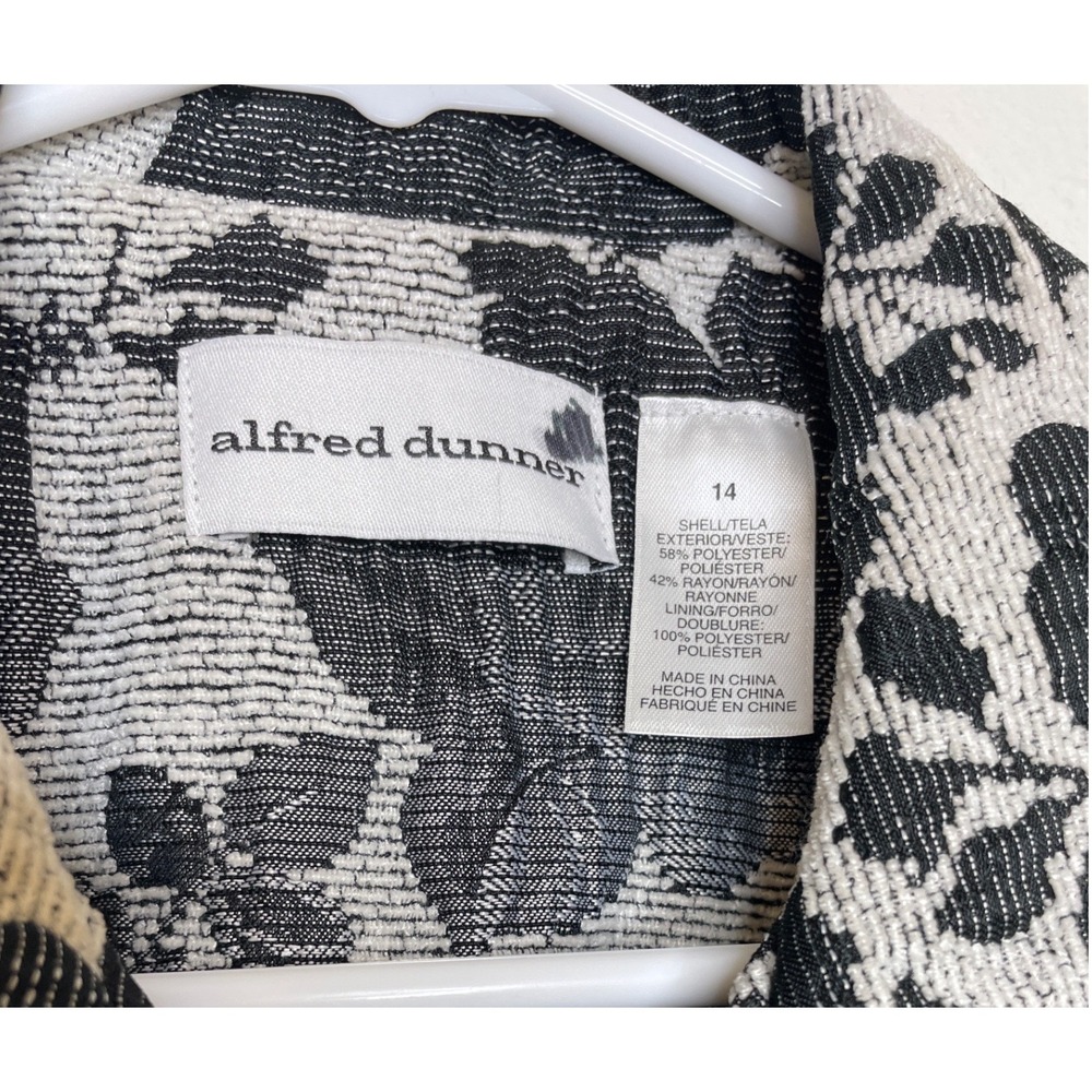 Alfred Dunner Womens Jacket Floral Tapestry Zip Front Size 14 Black White - Picture 3 of 8